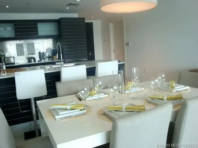 1 bedroom 1 bath Residential for sale at 200 Biscayne Boulevard Way # 3514, Miami FL 33131