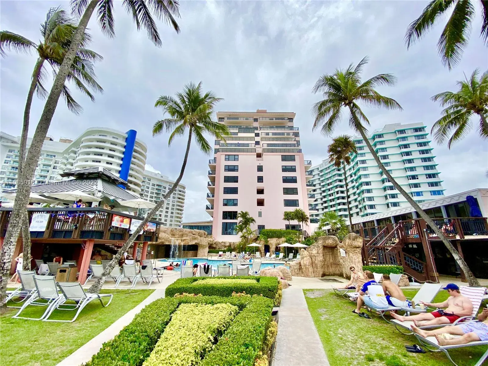 5225 Collins Ave # 411, Miami Beach FL 33140