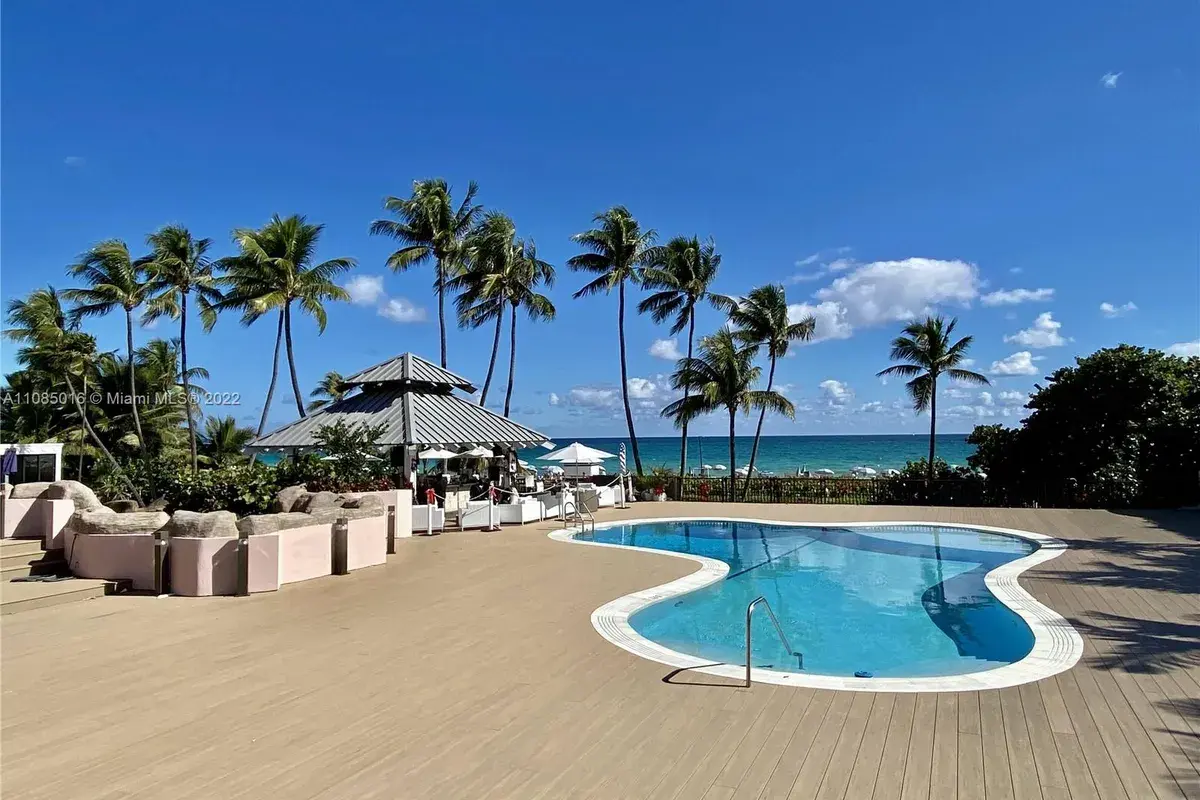 5225 Collins Ave # 411, Miami Beach FL 33140