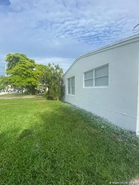 4621 SW 19th St, West Park FL 33023