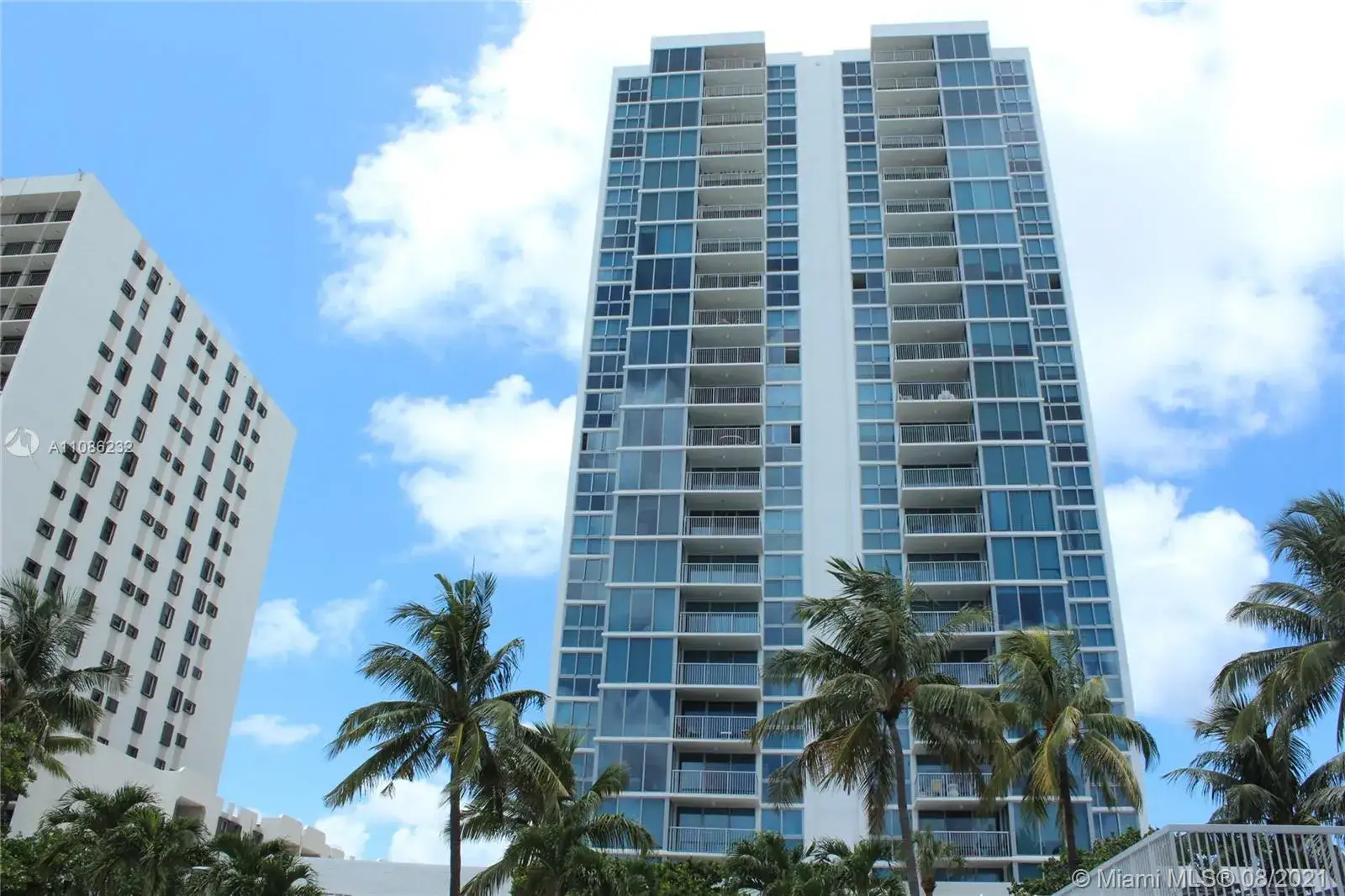 2 bedroom 1 bath Residential for sale at 2655 Collins Ave # 504, Miami Beach FL 33140