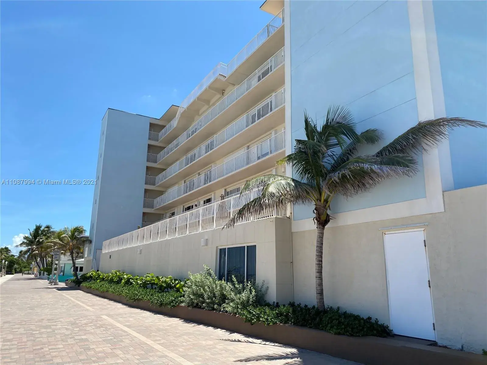 300 Oregon St # 204, Hollywood FL 33019