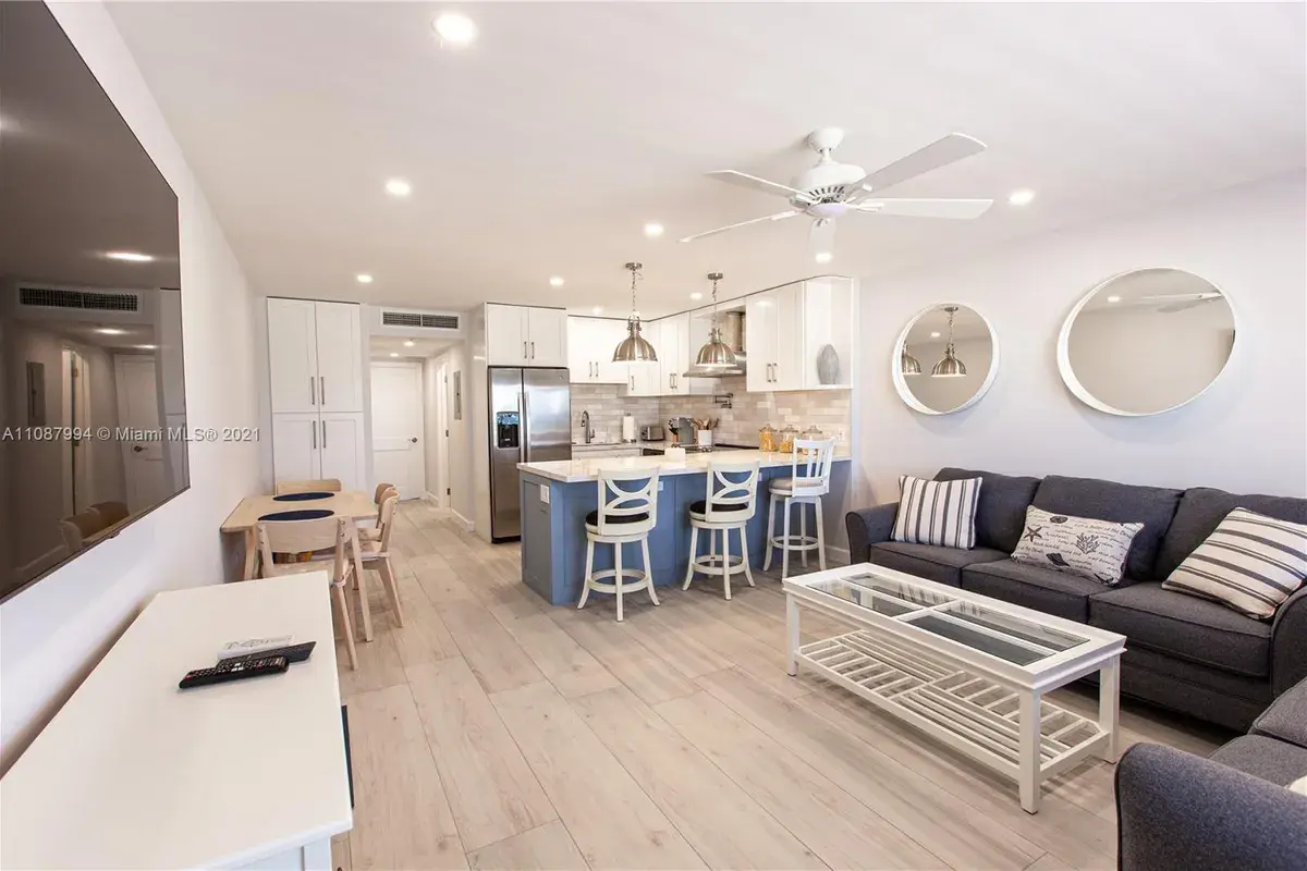 300 Oregon St # 204, Hollywood FL 33019