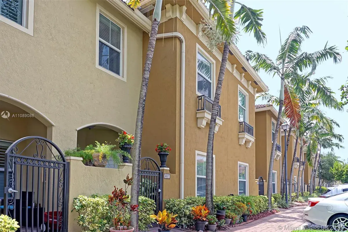 2851 W Prospect Rd # 307, Tamarac FL 33309