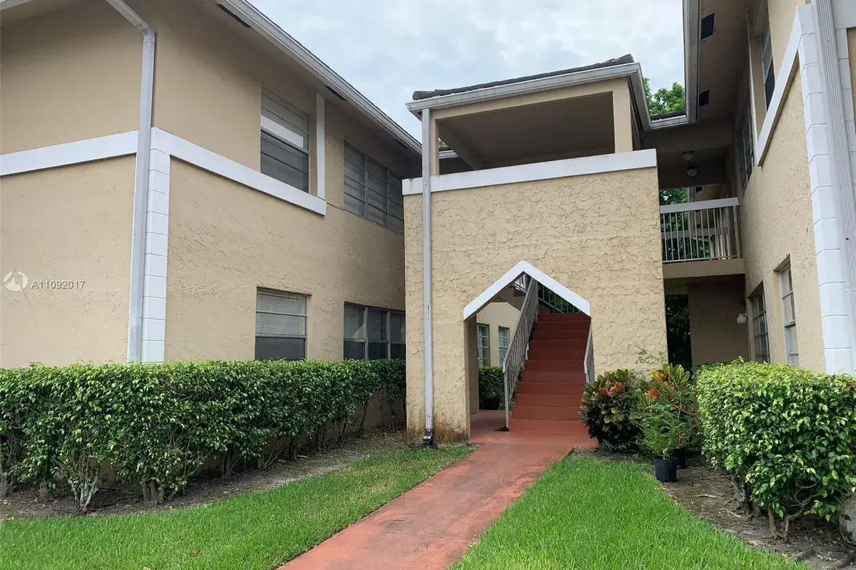 9956 Twin Lakes Dr # D, Coral Springs FL 33071