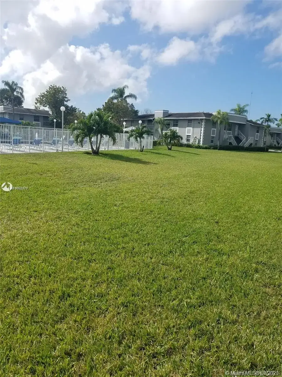 434 NE 210th Cir Ter # 4A, Miami FL 33179 photo 2