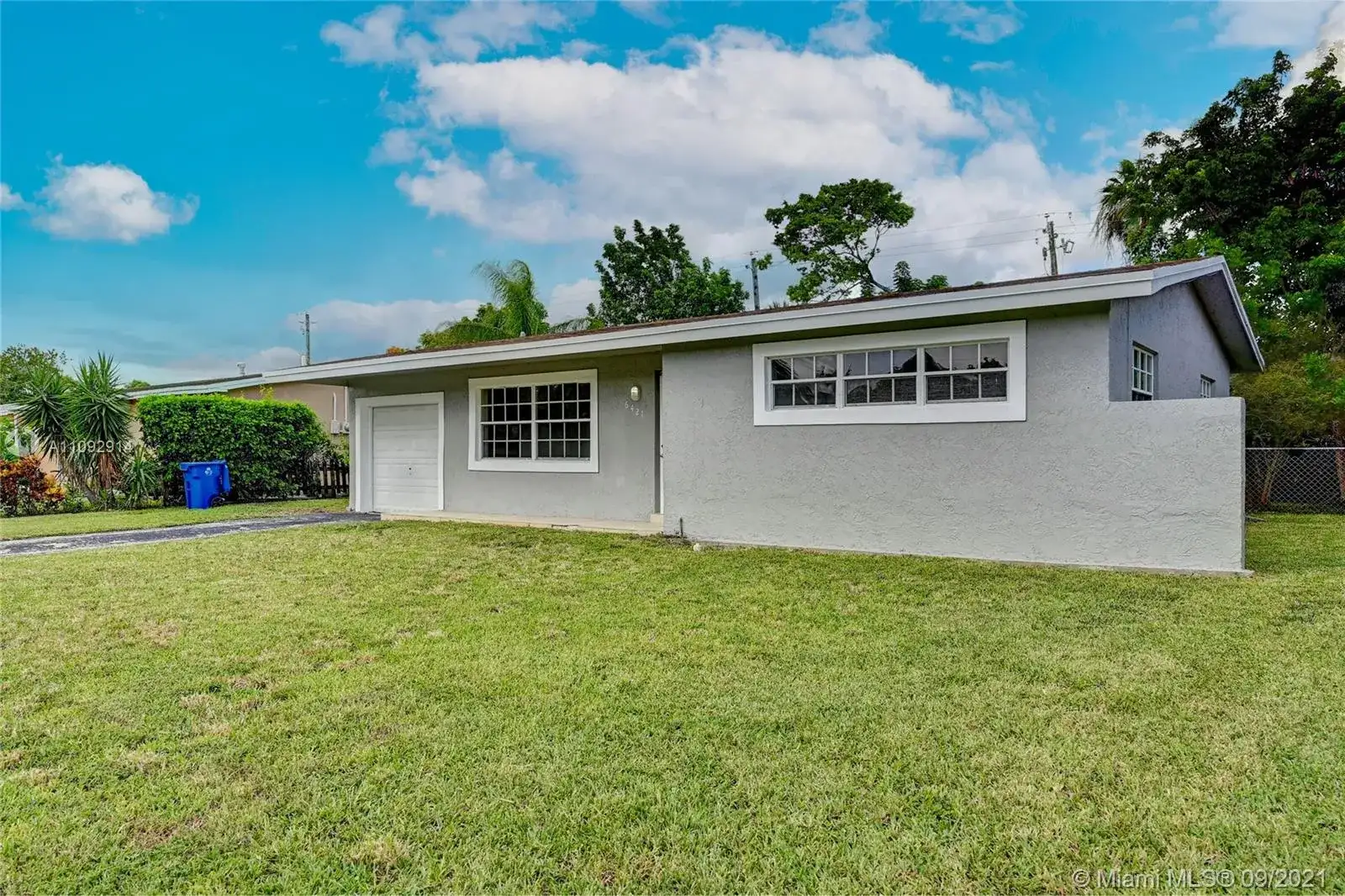 6421 NW 30th St, Sunrise FL 33313 photo 2