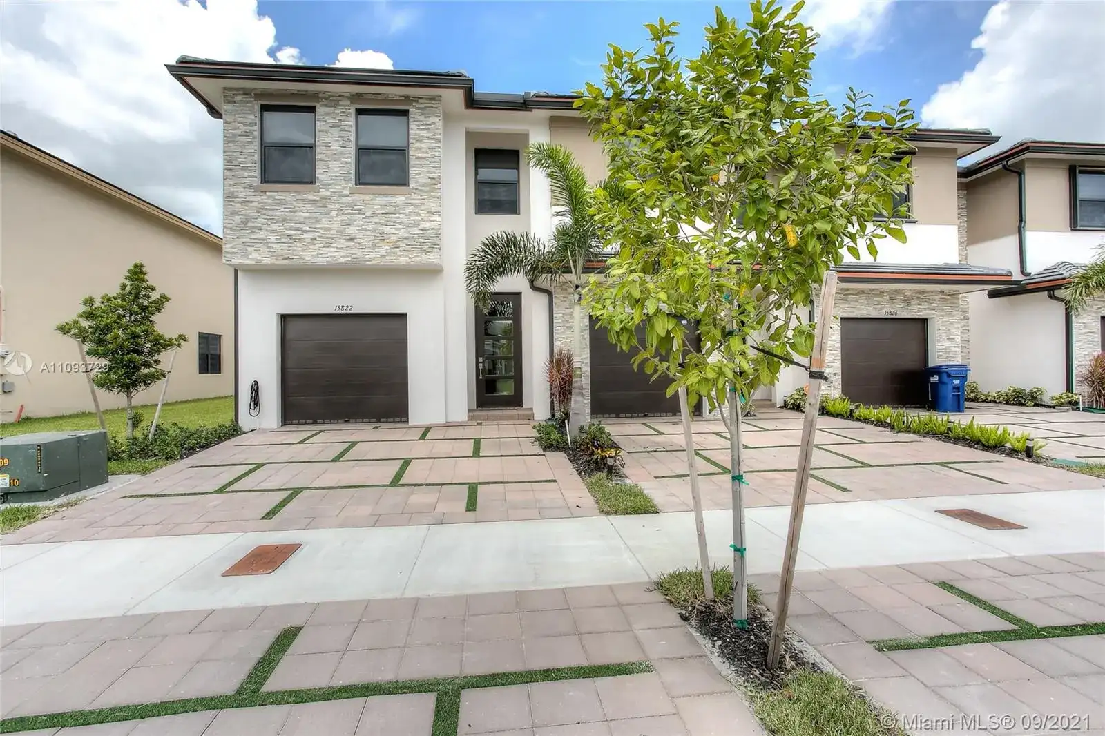 15822 NW 91st Ave, Miami Lakes FL 33018 photo 2