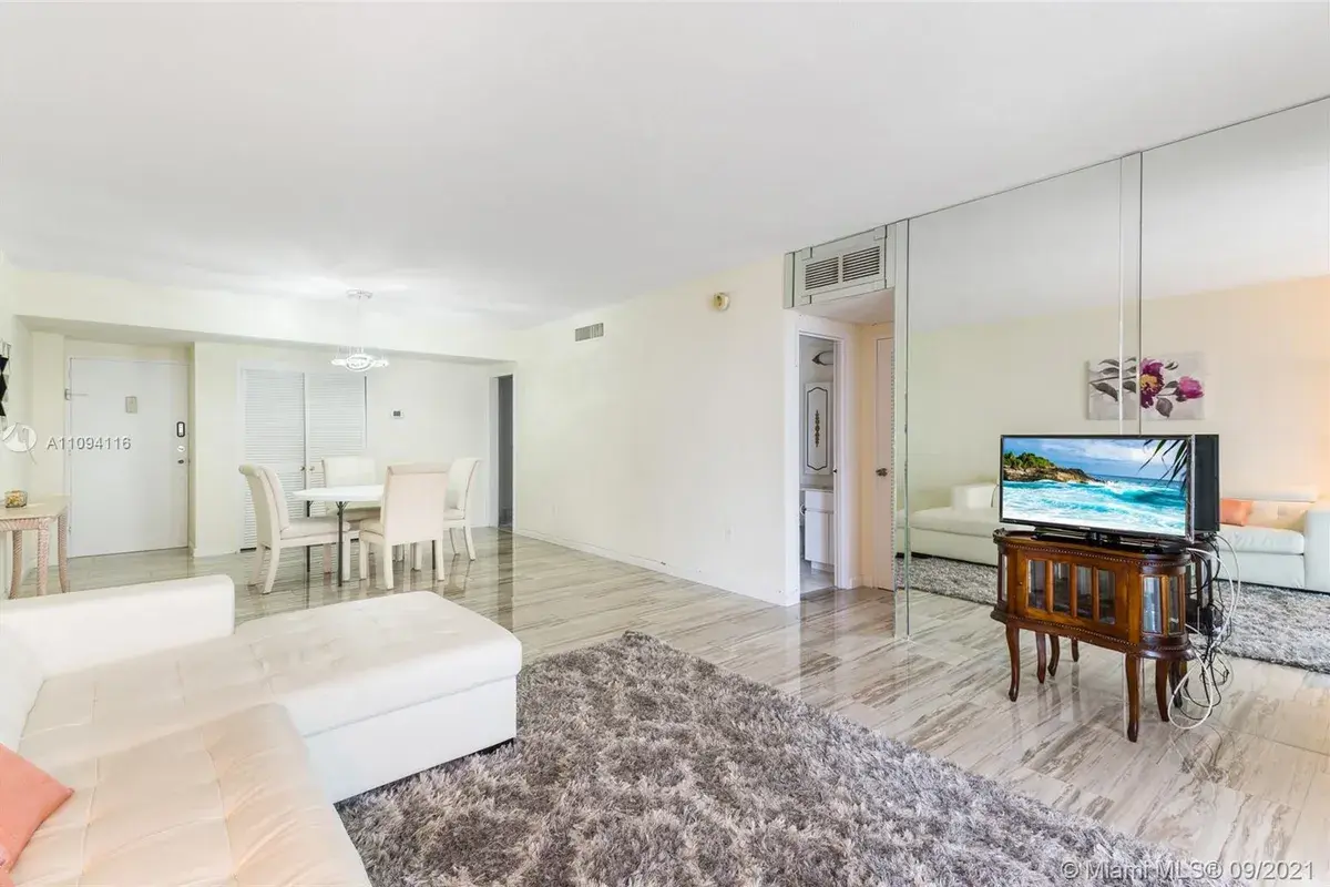 5001 Collins Ave # 3E, Miami Beach FL 33140