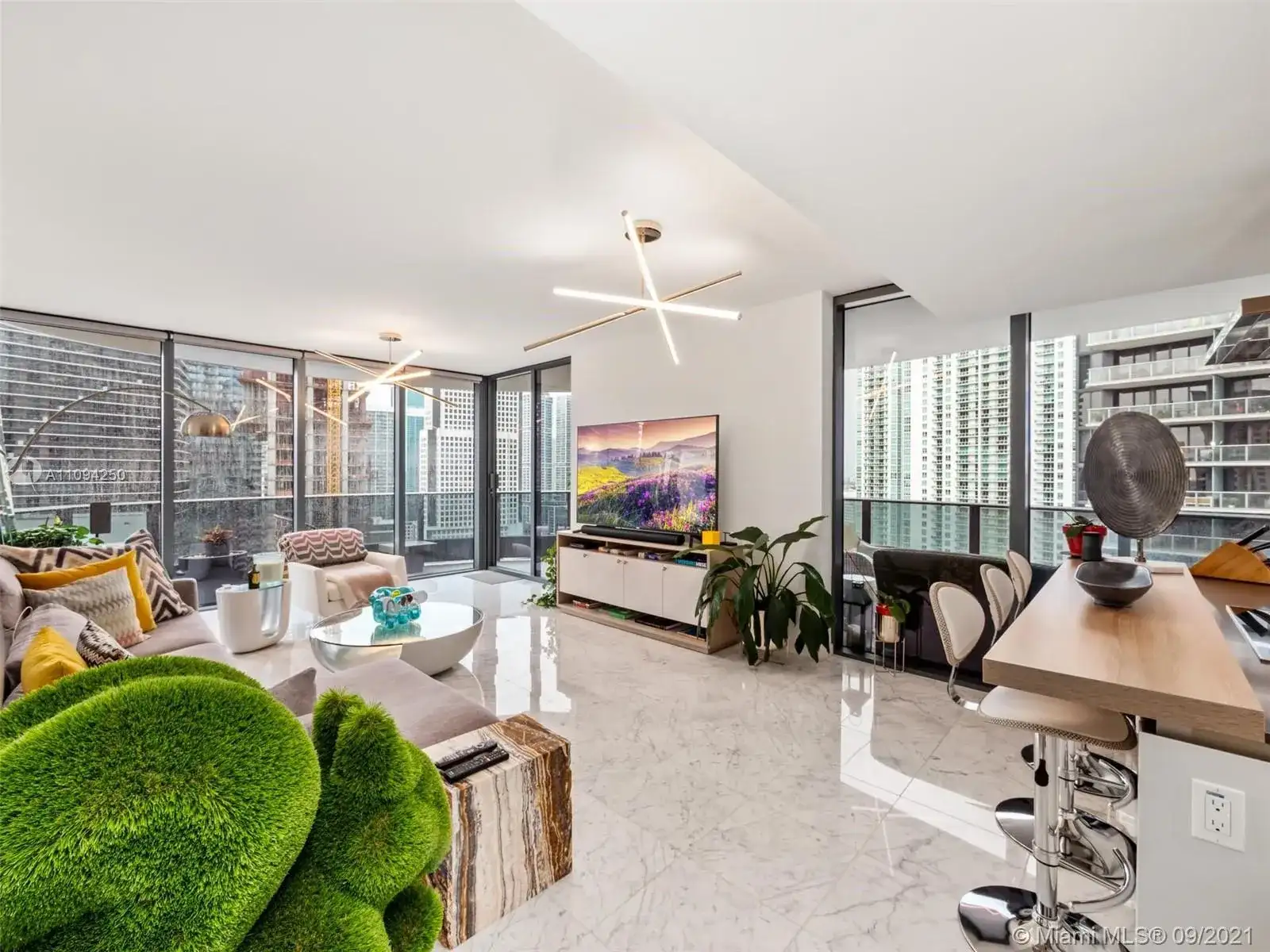 1000 Brickell Plz # 2615, Miami FL 33131 photo 2
