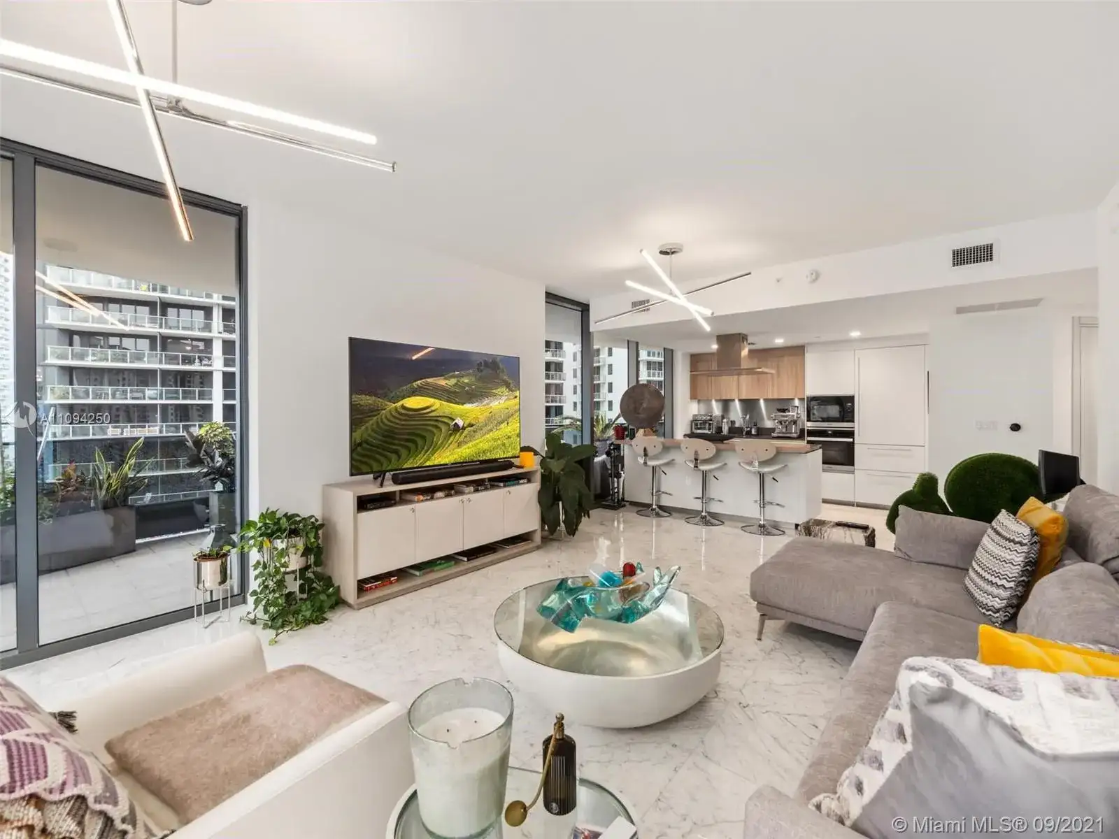 1000 Brickell Plz # 2615, Miami FL 33131 photo 4