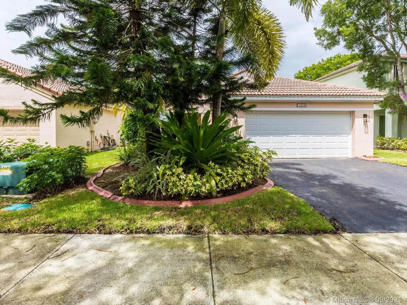 1565 Presidio Dr, Weston FL 33327 photo 2