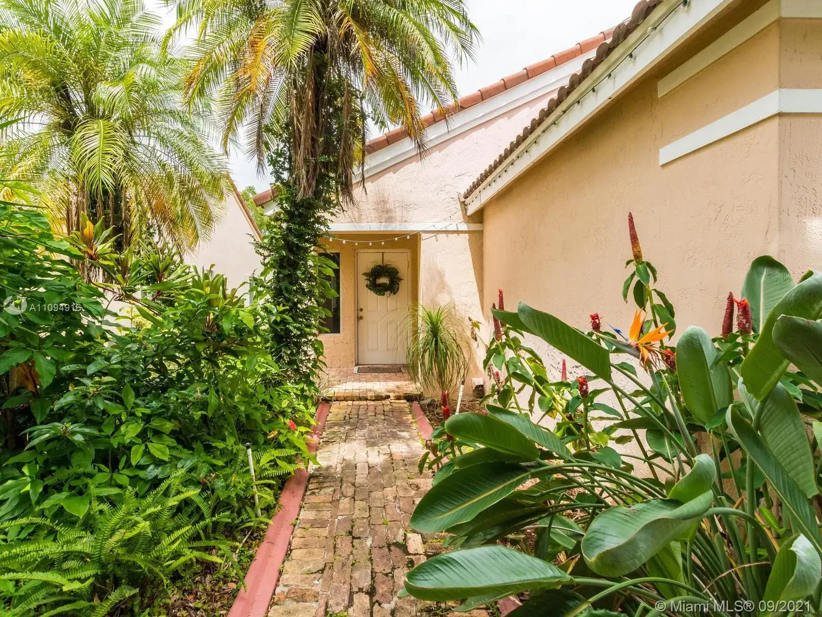 1565 Presidio Dr, Weston FL 33327 photo 3