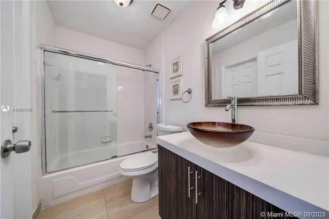 1647 Van Buren St, Hollywood FL 33020 photo 5