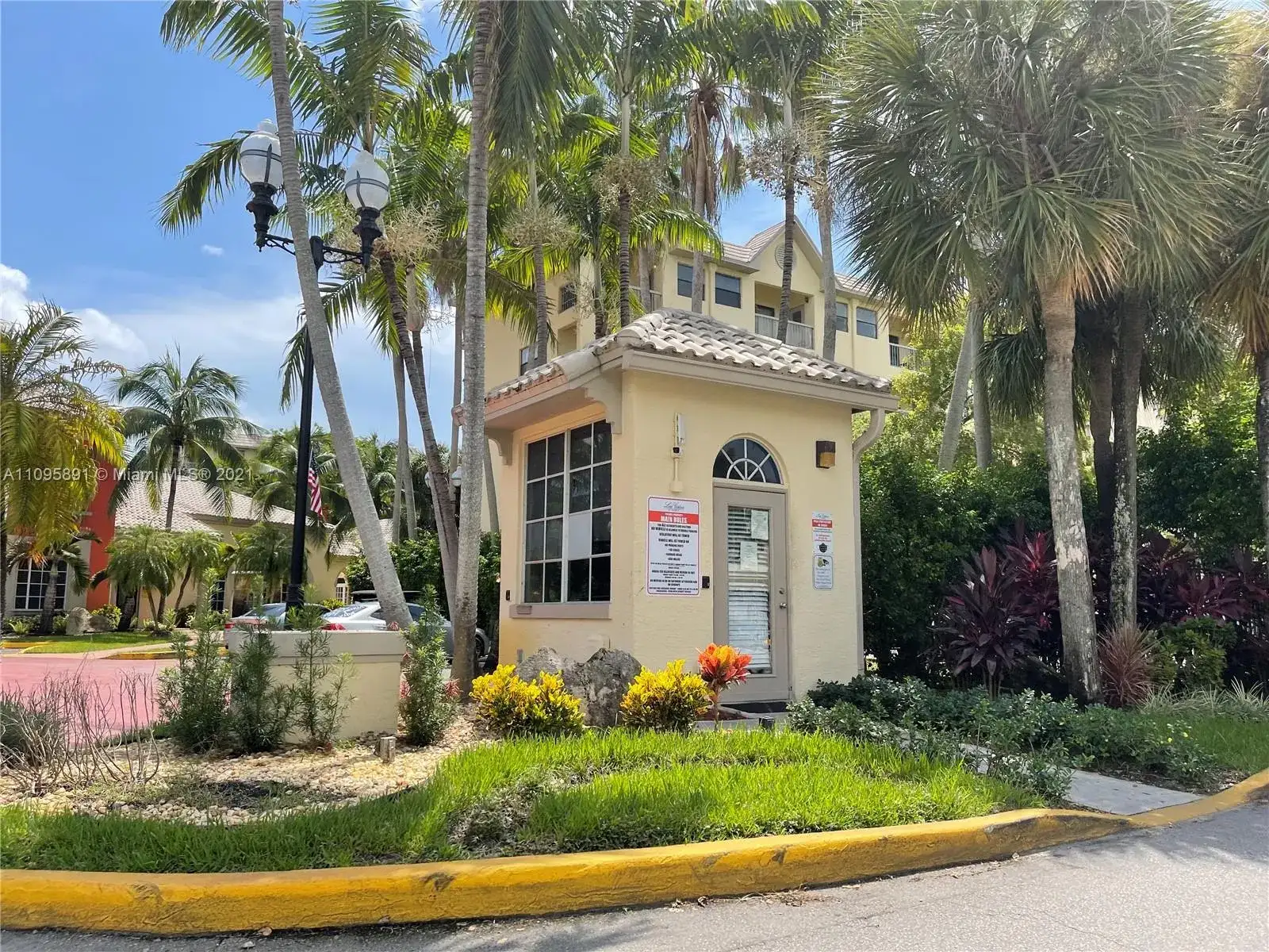 8225 Lake Dr # 502, Doral FL 33166 photo 2