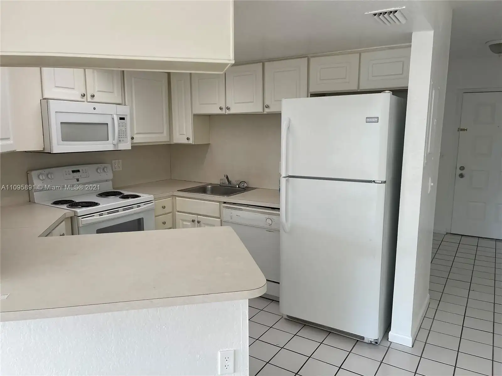 8225 Lake Dr # 502, Doral FL 33166 photo 5