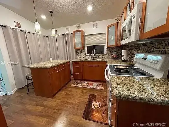 15710 SW 80th Ln, Miami FL 33193 photo 4