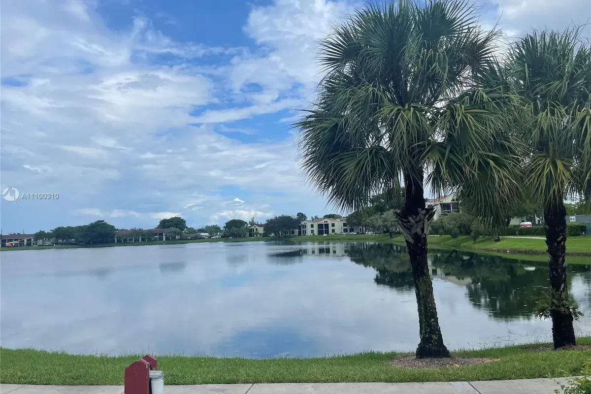 212 Lake Pointe Dr # 210, Oakland Park FL 33309