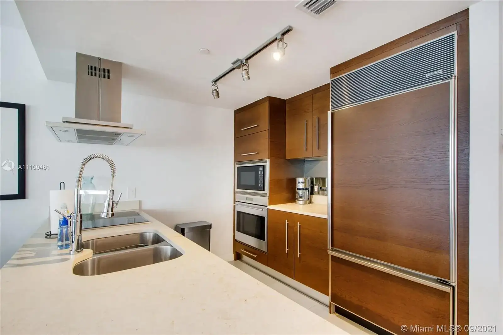 485 Brickell Ave # 2107, Miami FL 33131 photo 5