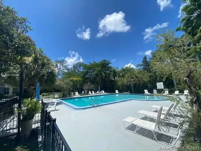 17890 W Dixie Hwy # 212, North Miami Beach FL 33160 photo 2