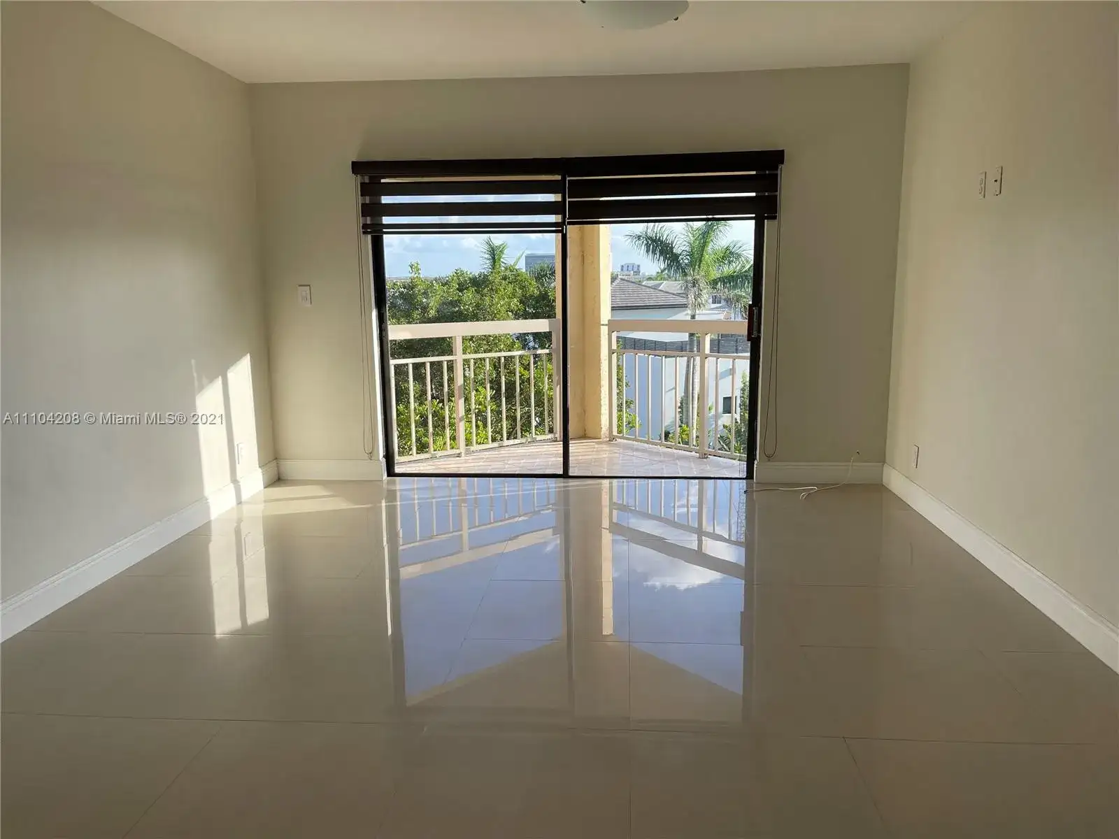 8290 Lake Dr # 516, Doral FL 33166 photo 3