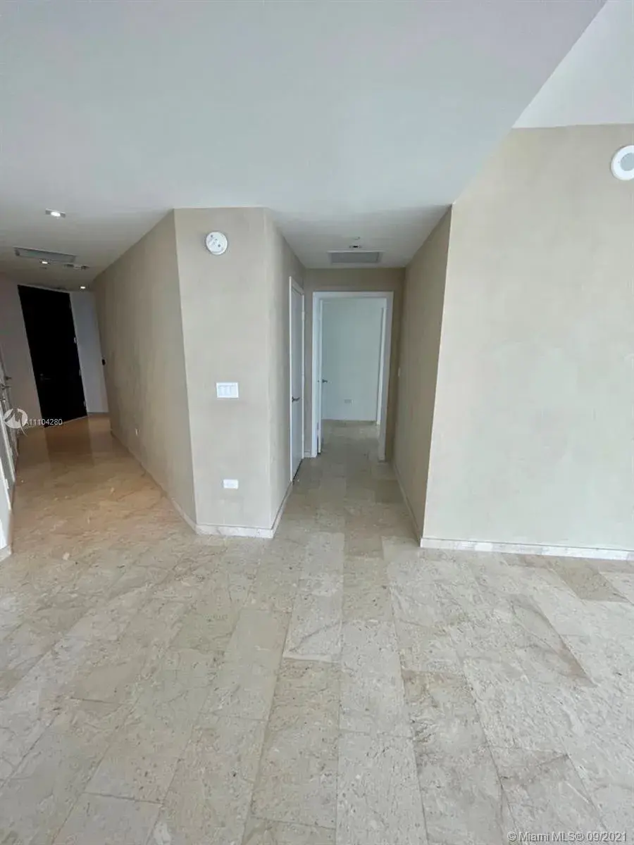 88 SW 7th St # 1112, Miami FL 33130