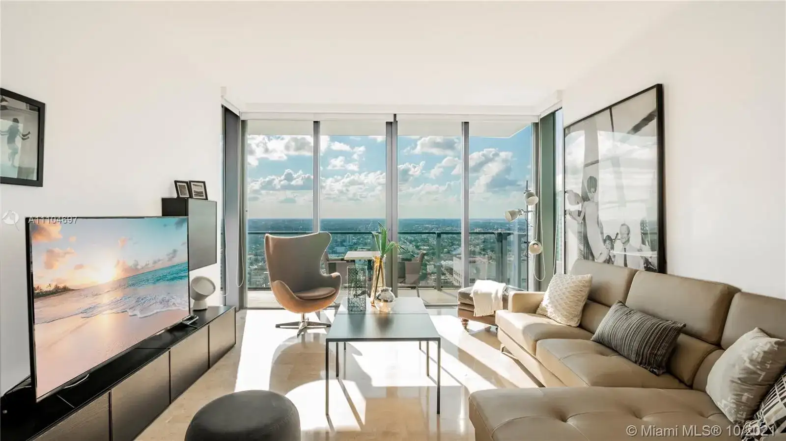 88 SW 7th St # 3410, Miami FL 33130 photo 2