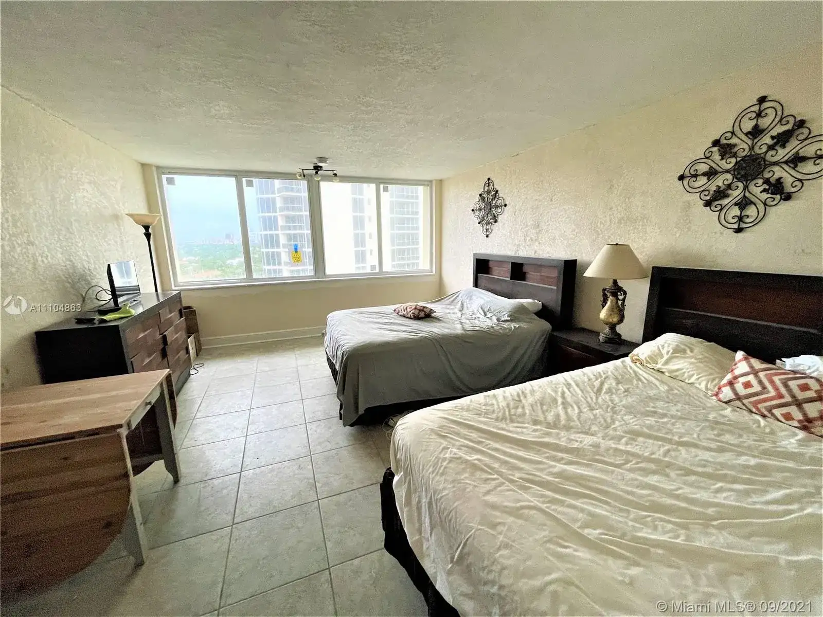 19201 Collins Ave # 828, Sunny Isles Beach FL 33160 photo 2