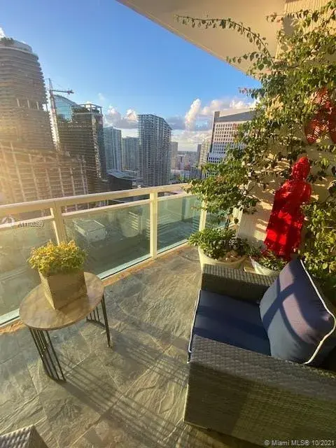 950 Brickell Bay Dr # 3700, Miami FL 33131