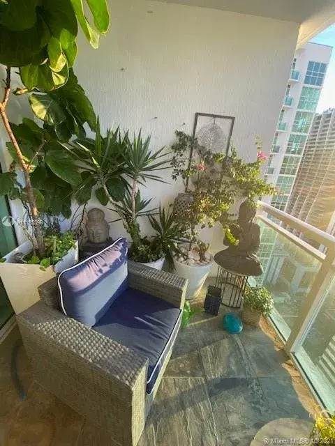 950 Brickell Bay Dr # 3700, Miami FL 33131