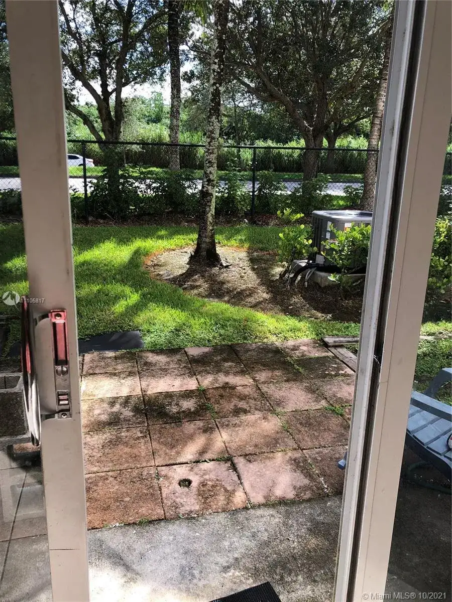 2281 NE 42nd Ave, Homestead FL 33033 photo 4