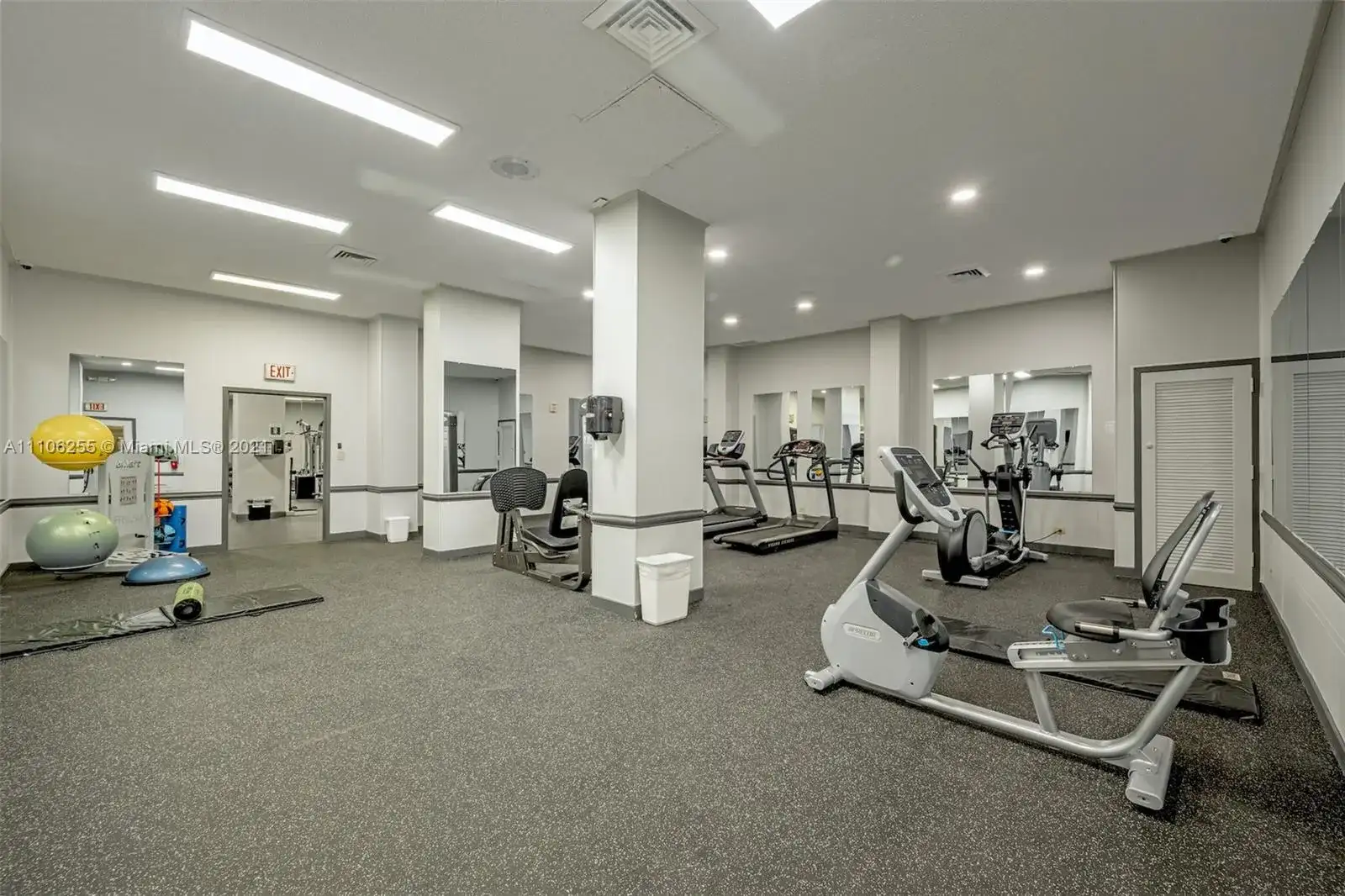 251 174th St # 515, Sunny Isles Beach FL 33160 photo 5