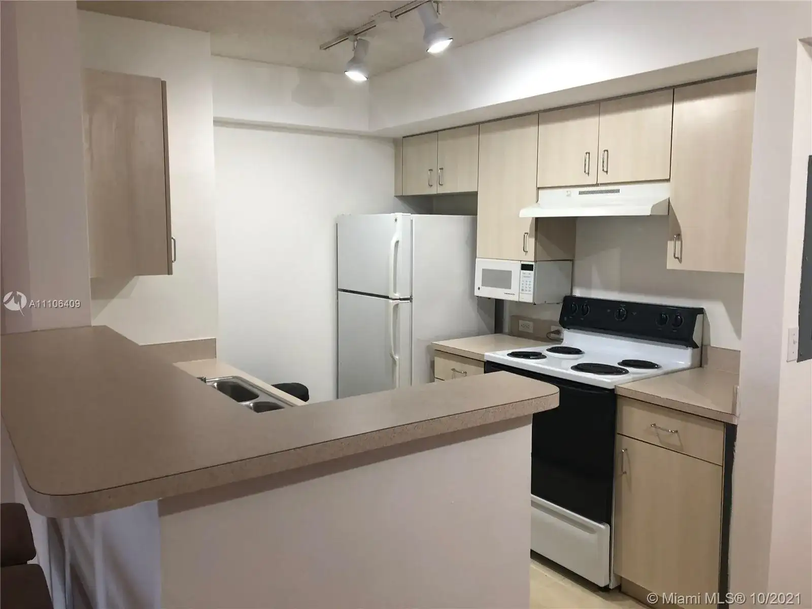 720 SW 111th Ave # 103, Pembroke Pines FL 33025 photo 3