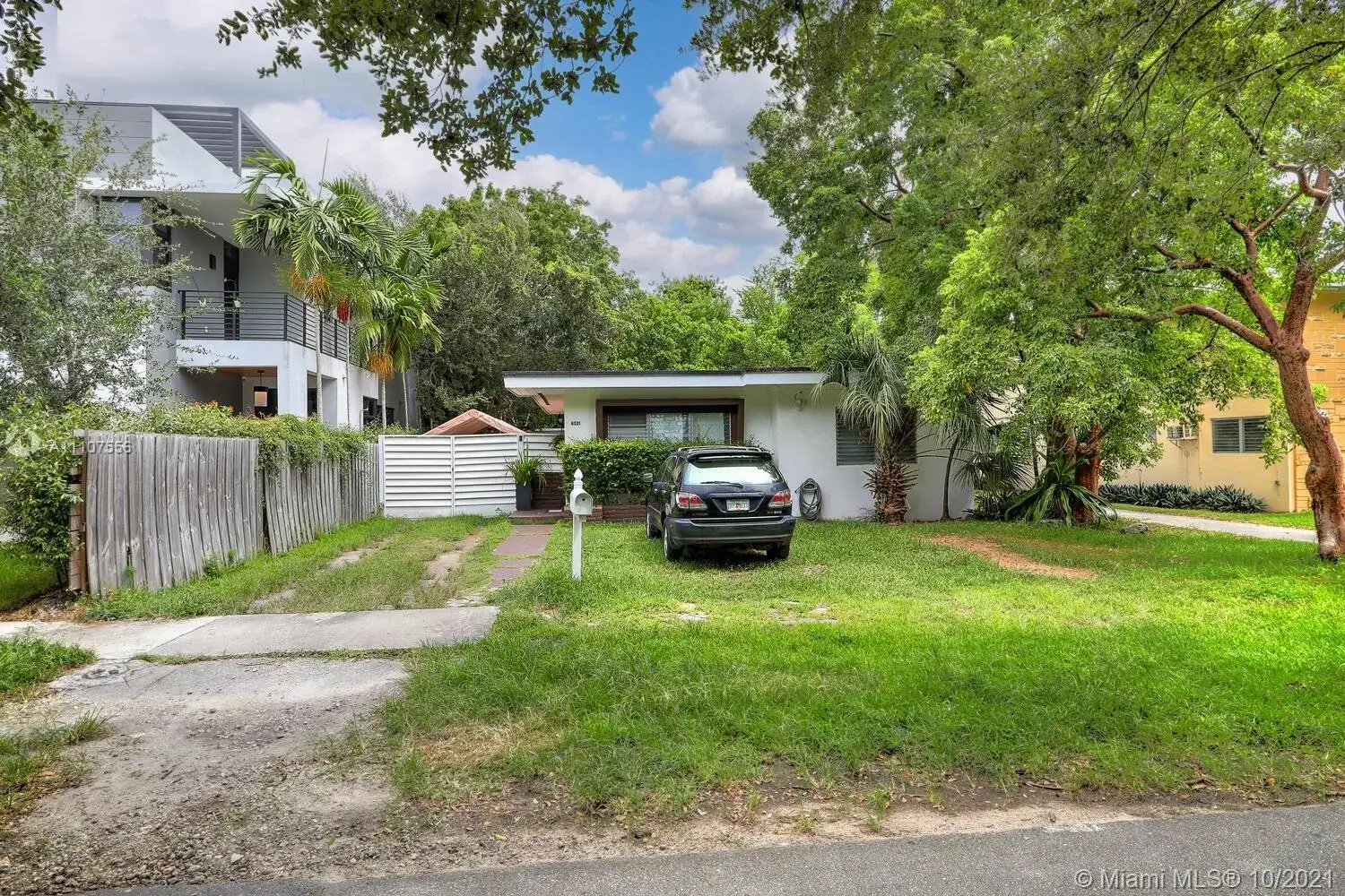 6021 SW 76th St, South Miami FL 33143 photo 2