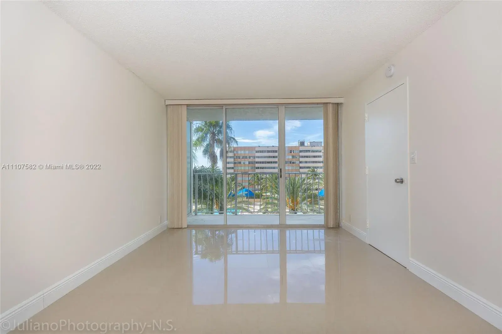 7601 E Treasure Dr # 722, North Bay Village FL 33141