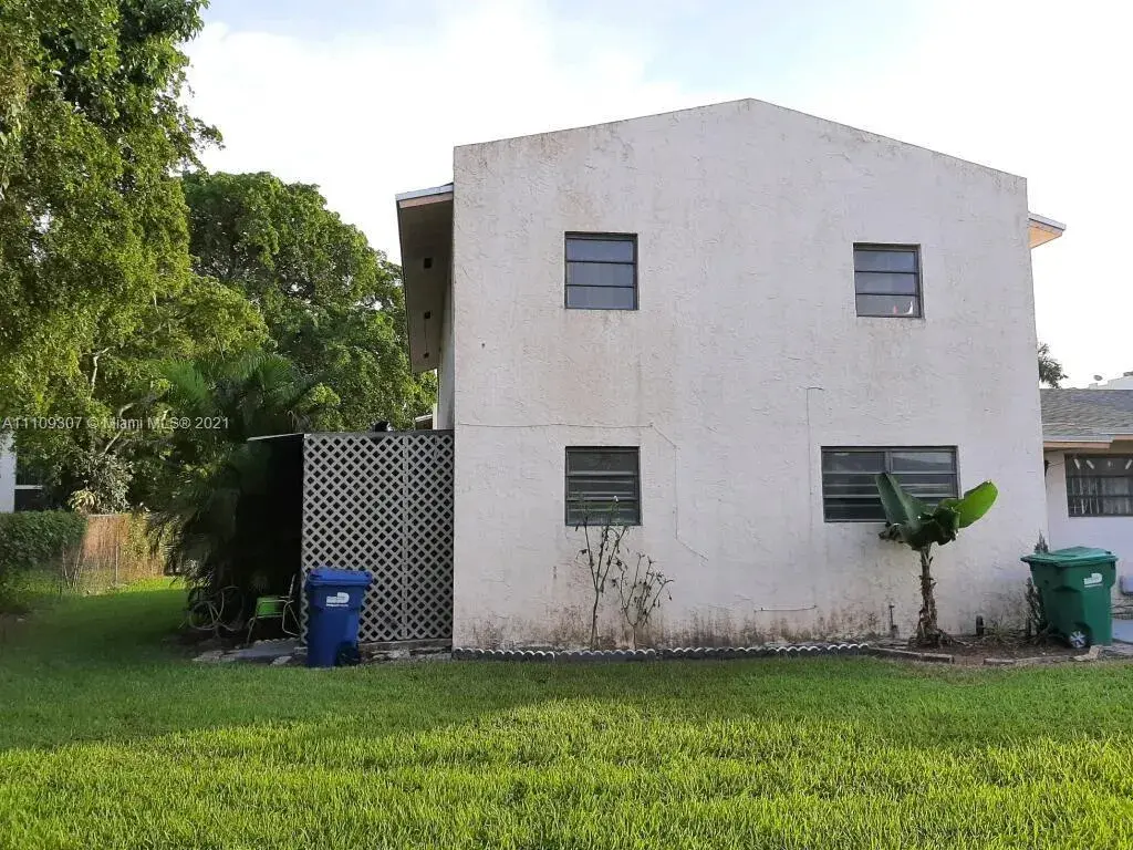 13927 NE 3rd Ct # 4, Miami FL 33161