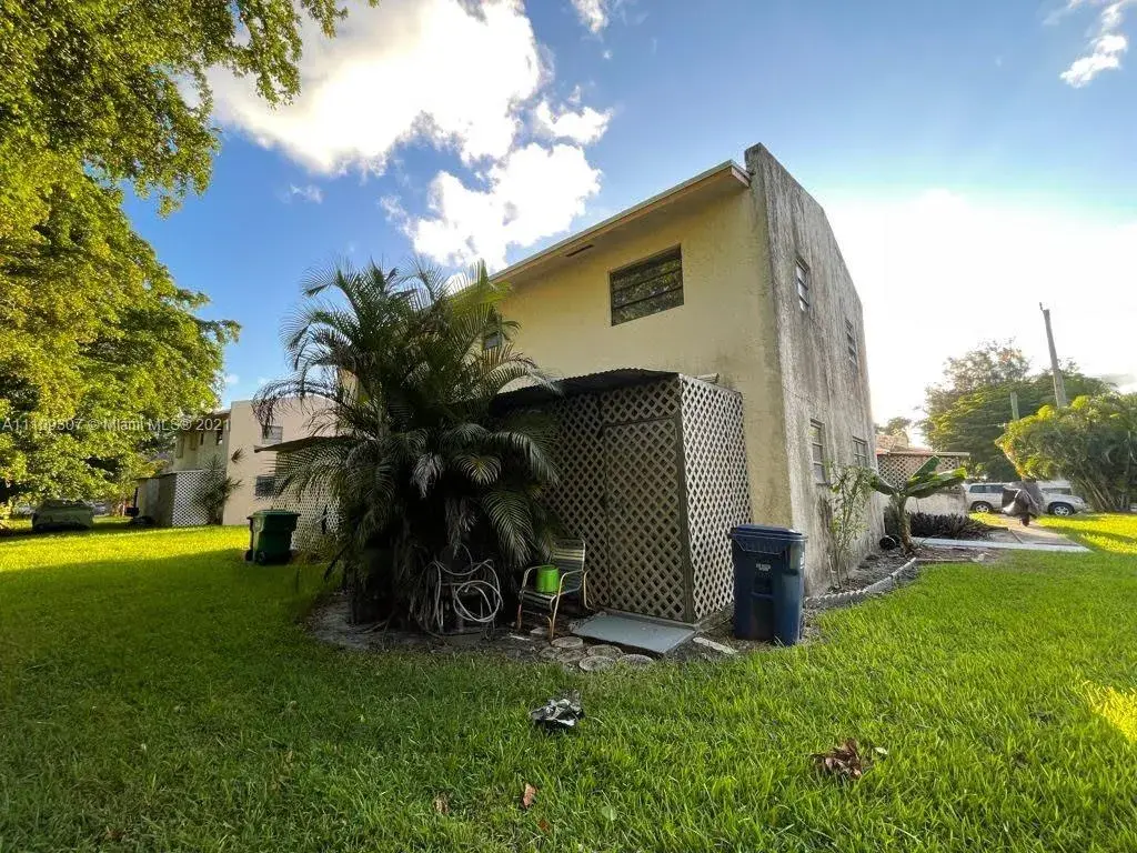 13927 NE 3rd Ct # 4, Miami FL 33161