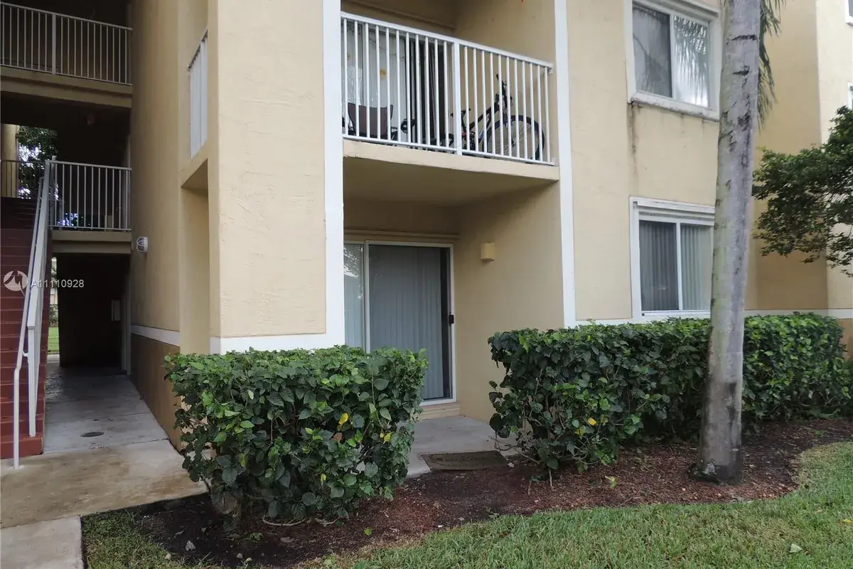 2640 S University Dr # 117, Davie FL 33328