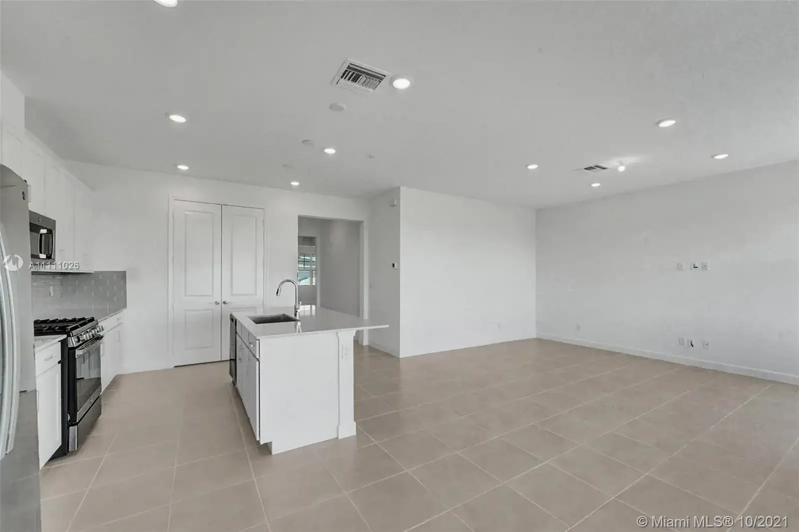 1320 Wandering Willow Way, Loxahatchee FL 33470 photo 4
