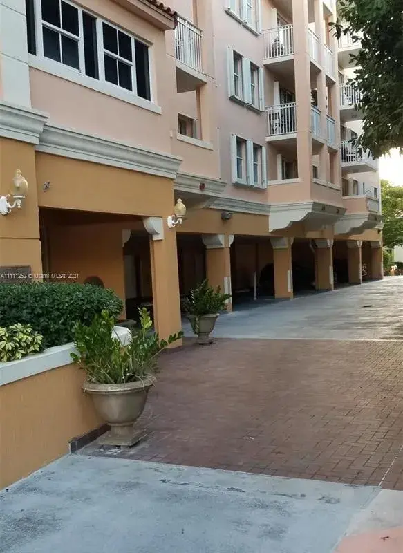 1 Alhambra Cir # 501, Coral Gables FL 33134