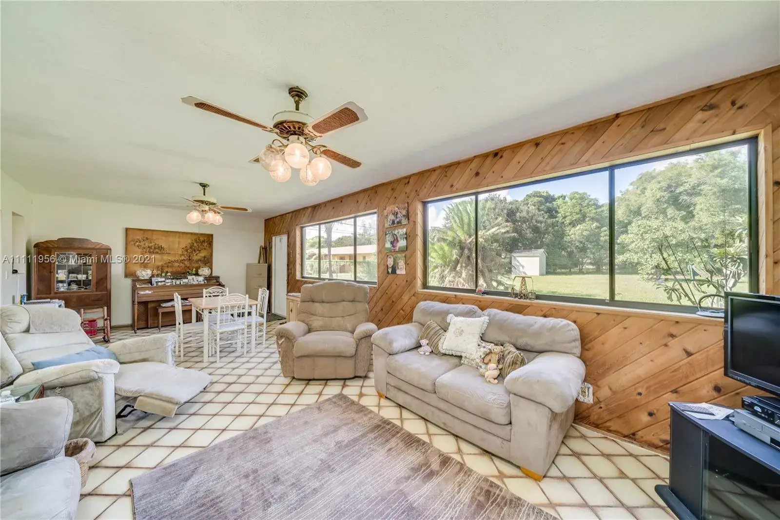 5709 Mckinley St, Hollywood FL 33021