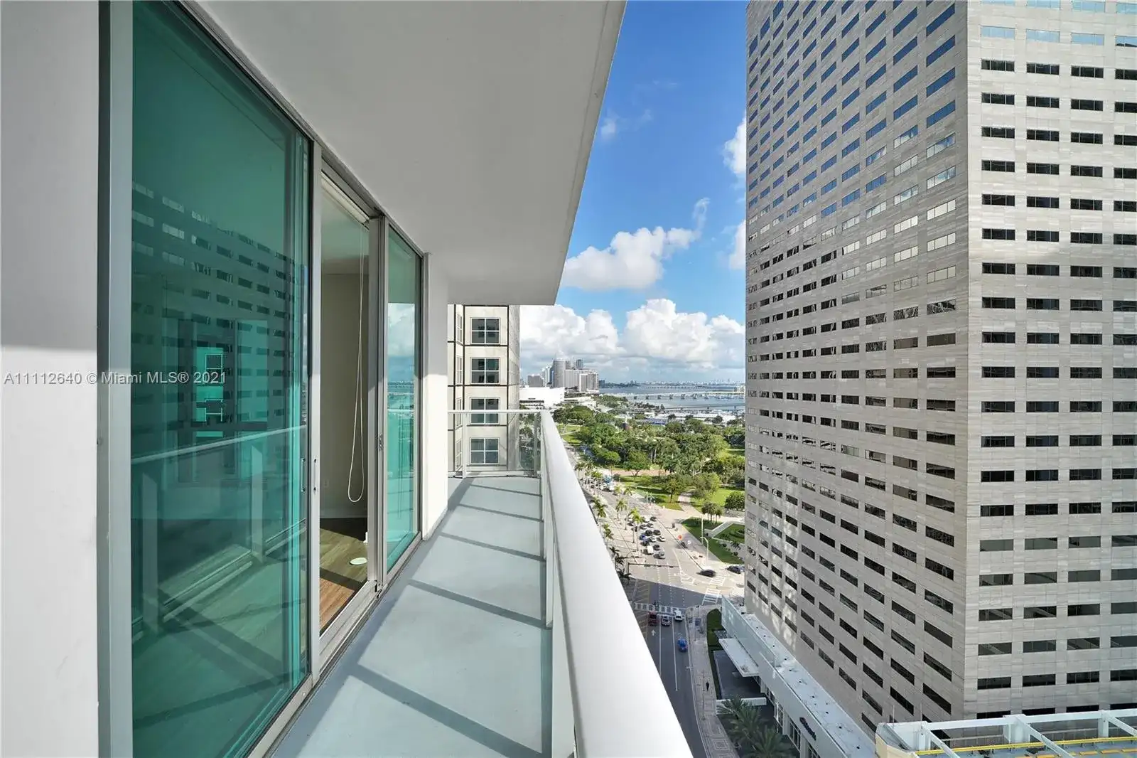 300 S Biscayne Blvd # 1716, Miami FL 33131 photo 4