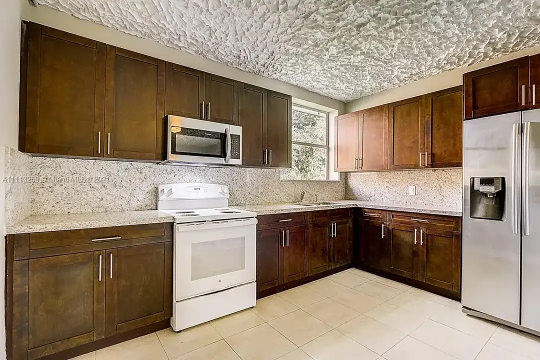 332 NW 97th St, Miami FL 33150 photo 4