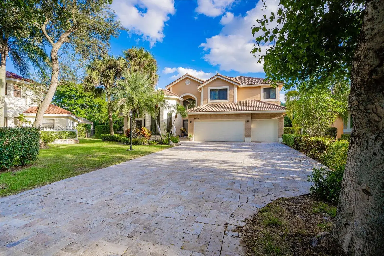 4699 Rothschild Dr, Coral Springs FL 33067