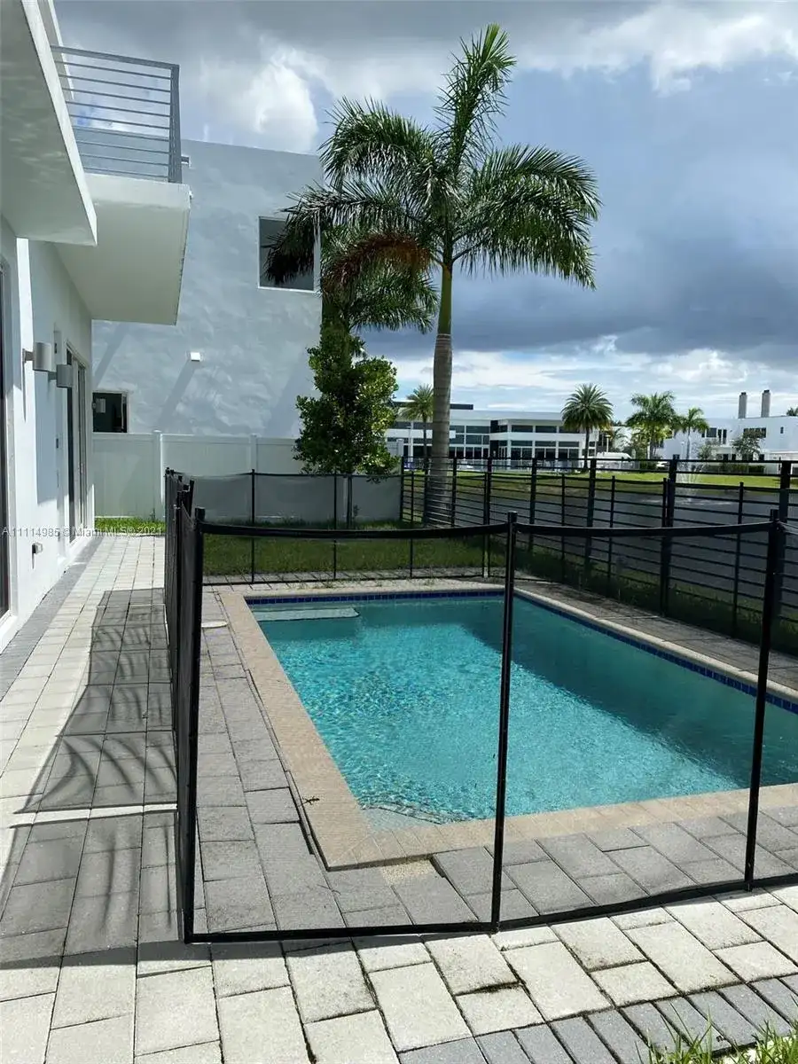 10250 NW 75th Ter, Doral FL 33178 photo 3