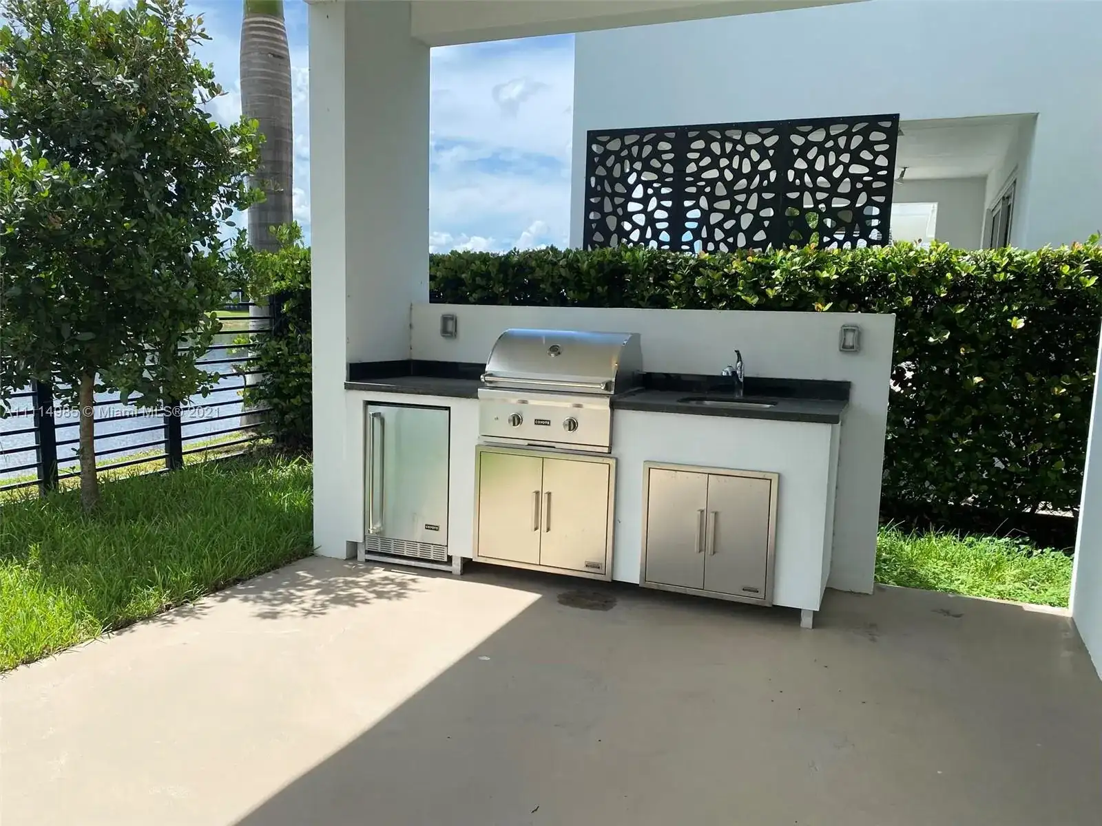10250 NW 75th Ter, Doral FL 33178 photo 4