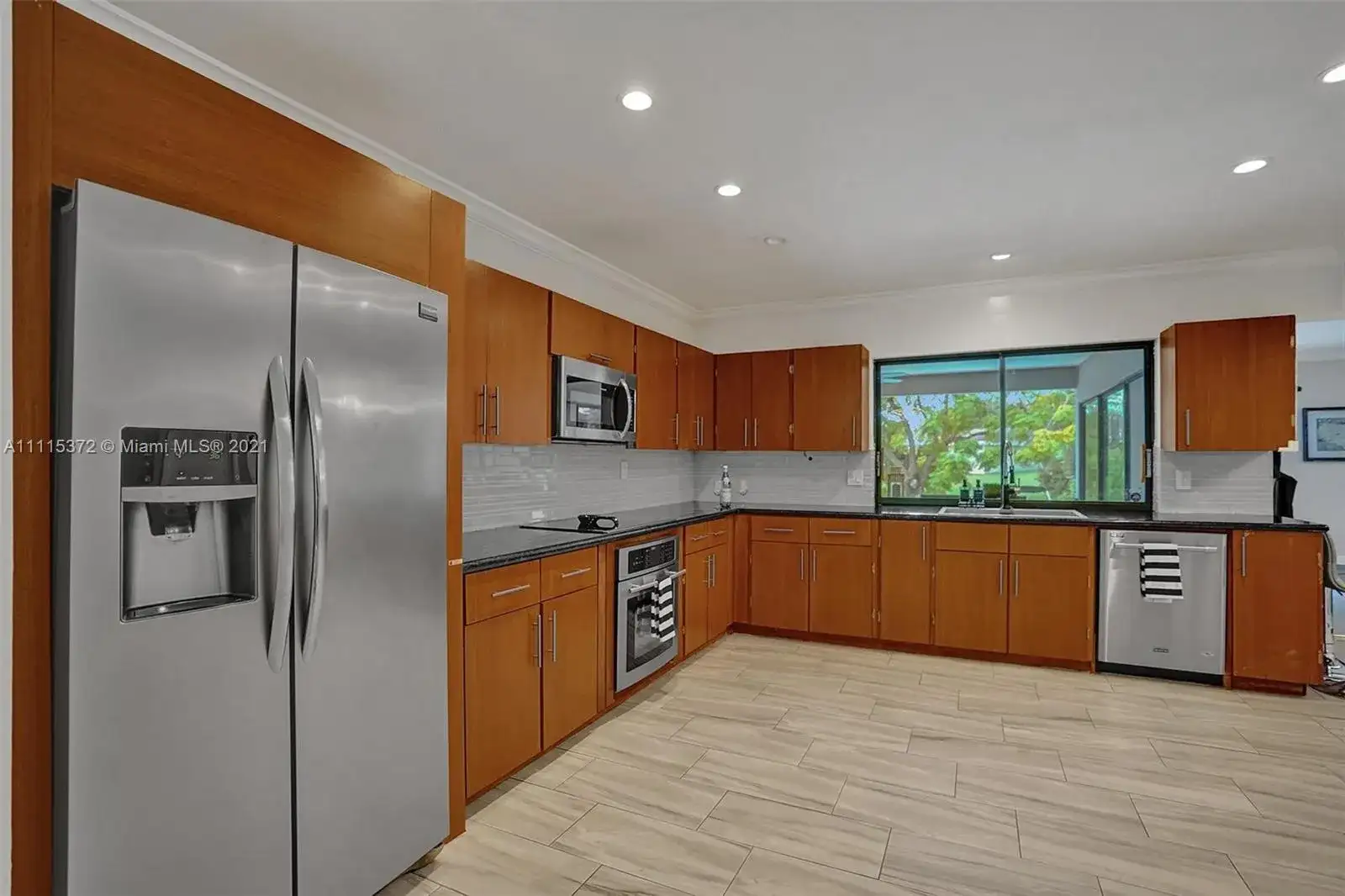 1941 SW 52nd Ter, Plantation FL 33317 photo 3