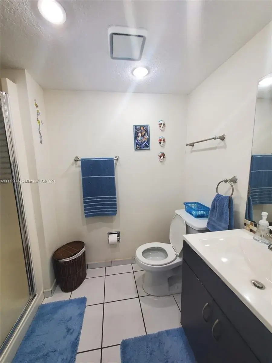 9411 Fontainebleau Blvd # 25, Miami FL 33172