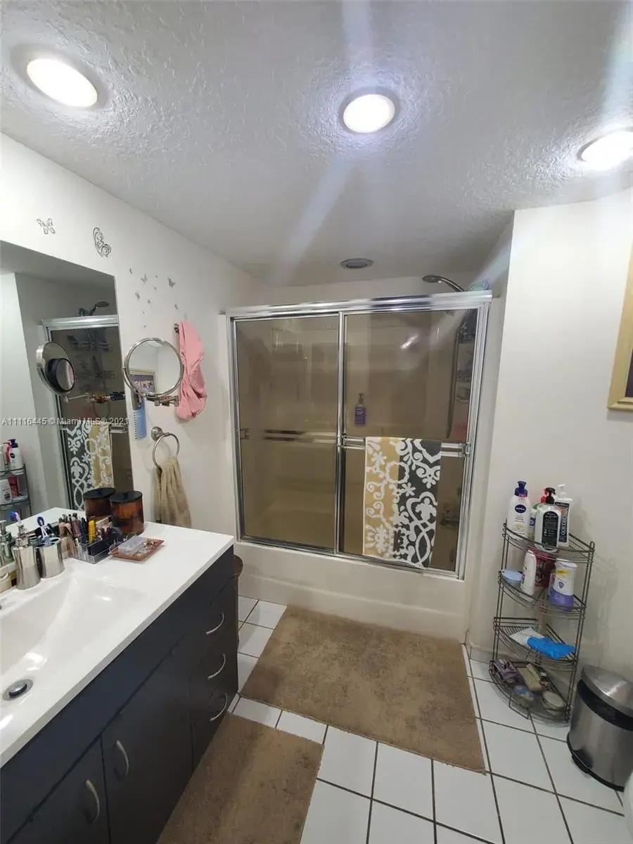9411 Fontainebleau Blvd # 25, Miami FL 33172