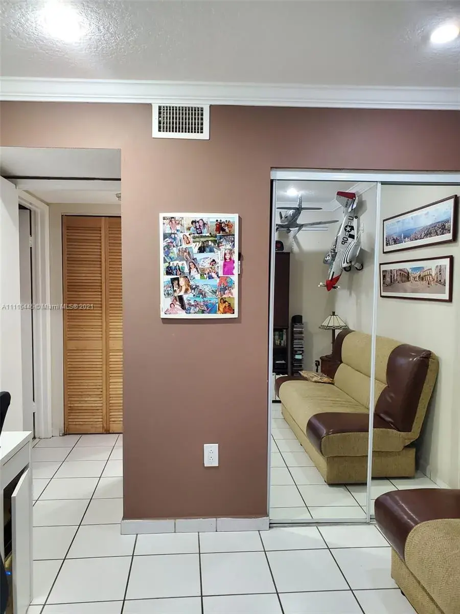 9411 Fontainebleau Blvd # 25, Miami FL 33172